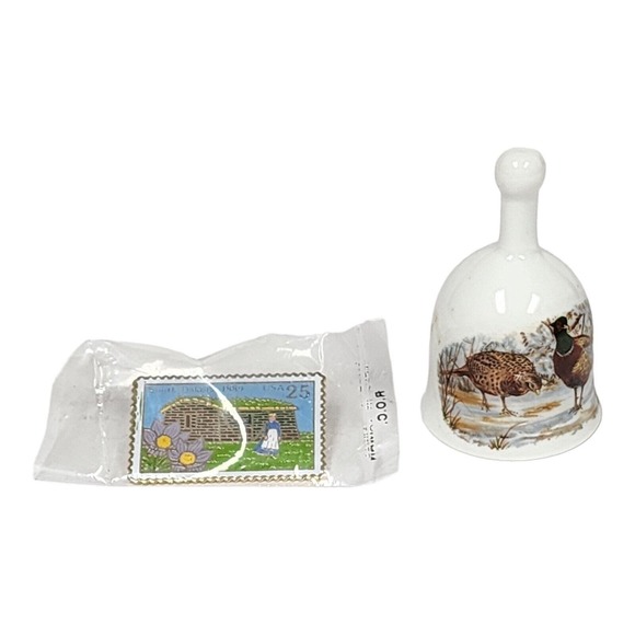 South Dakota 1889-1989 Bell & Centennial Lapel Pin 25 Cent Stamp Vtg Collectible - Picture 2 of 11